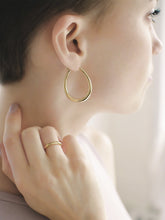 Load image into Gallery viewer, Gold Hoop Earrings - Cuidado