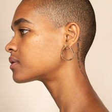 Load image into Gallery viewer, Hoop Earrings - Mismatch Sekai
